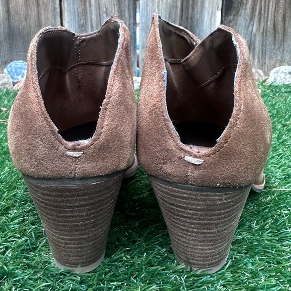 Dolce Vita  Suede Mules - Picture 7 of 8